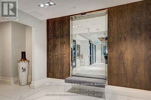 401 - 3 Southvale Drive, Toronto (Leaside), Ontario  M4G 1G1 - Photo 4 - C12925972