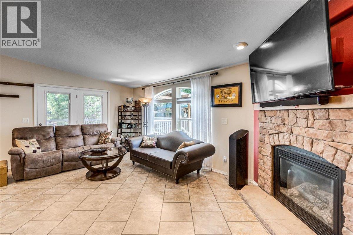 1601 Beech Road, Christina Lake, British Columbia  V0H 1E0 - Photo 5 - 10378905