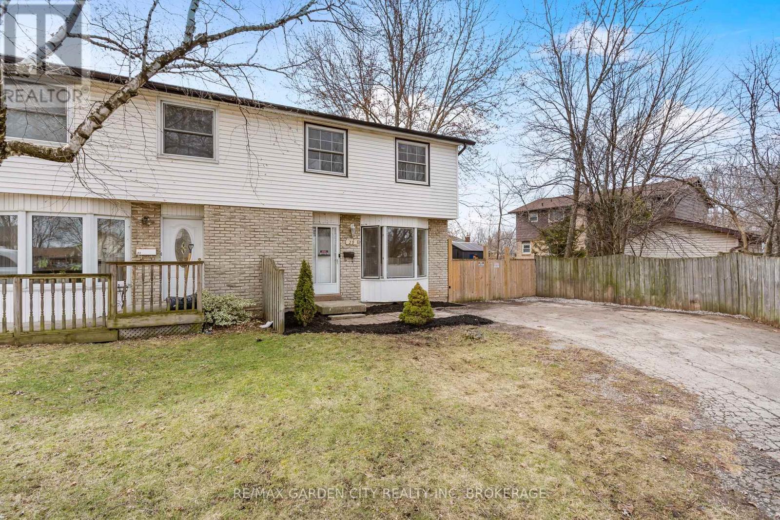 29 Mcdougall Drive, Thorold, Ontario  L2V 4C4 - Photo 2 - X12925876