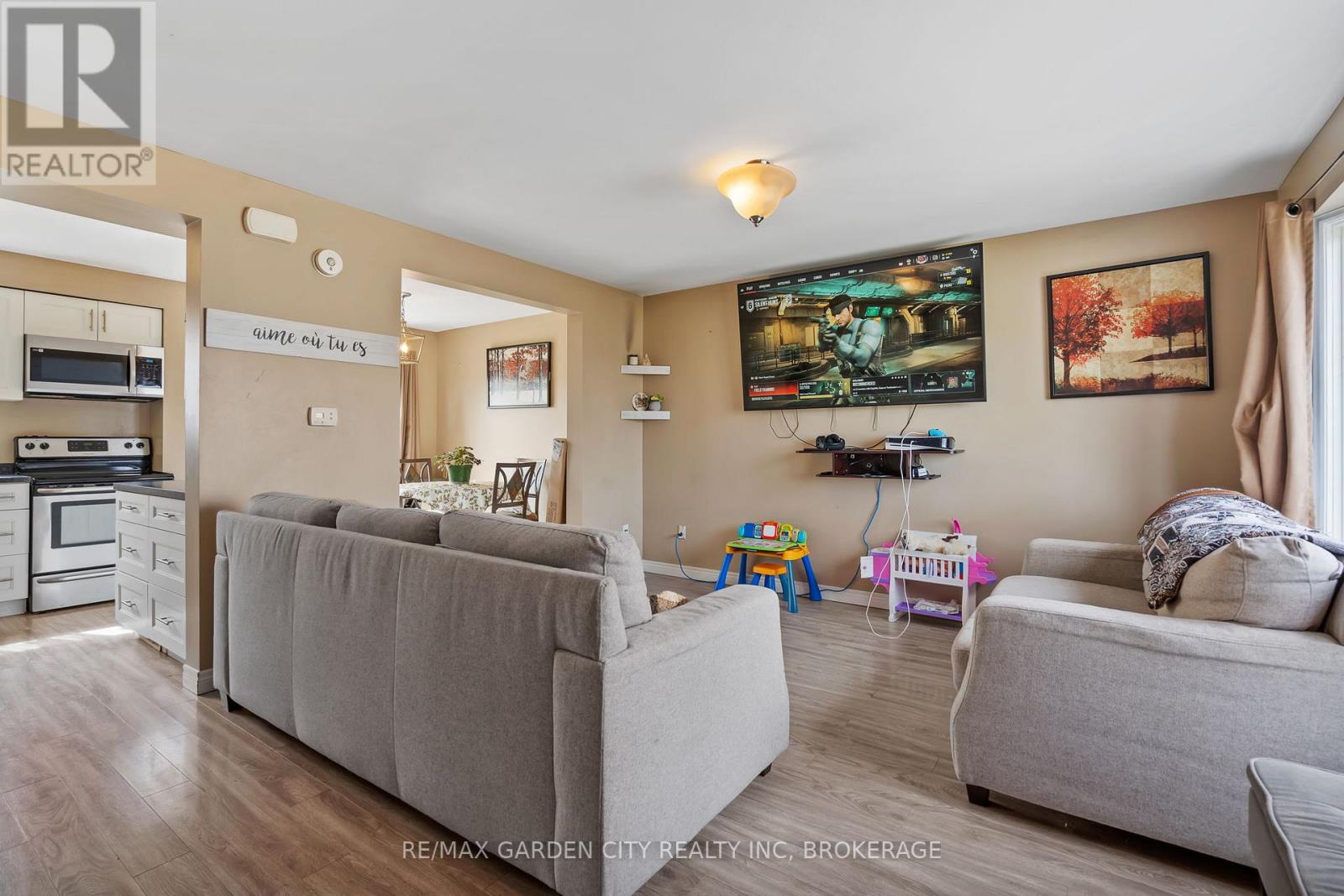 29 Mcdougall Drive, Thorold, Ontario  L2V 4C4 - Photo 4 - X12925876