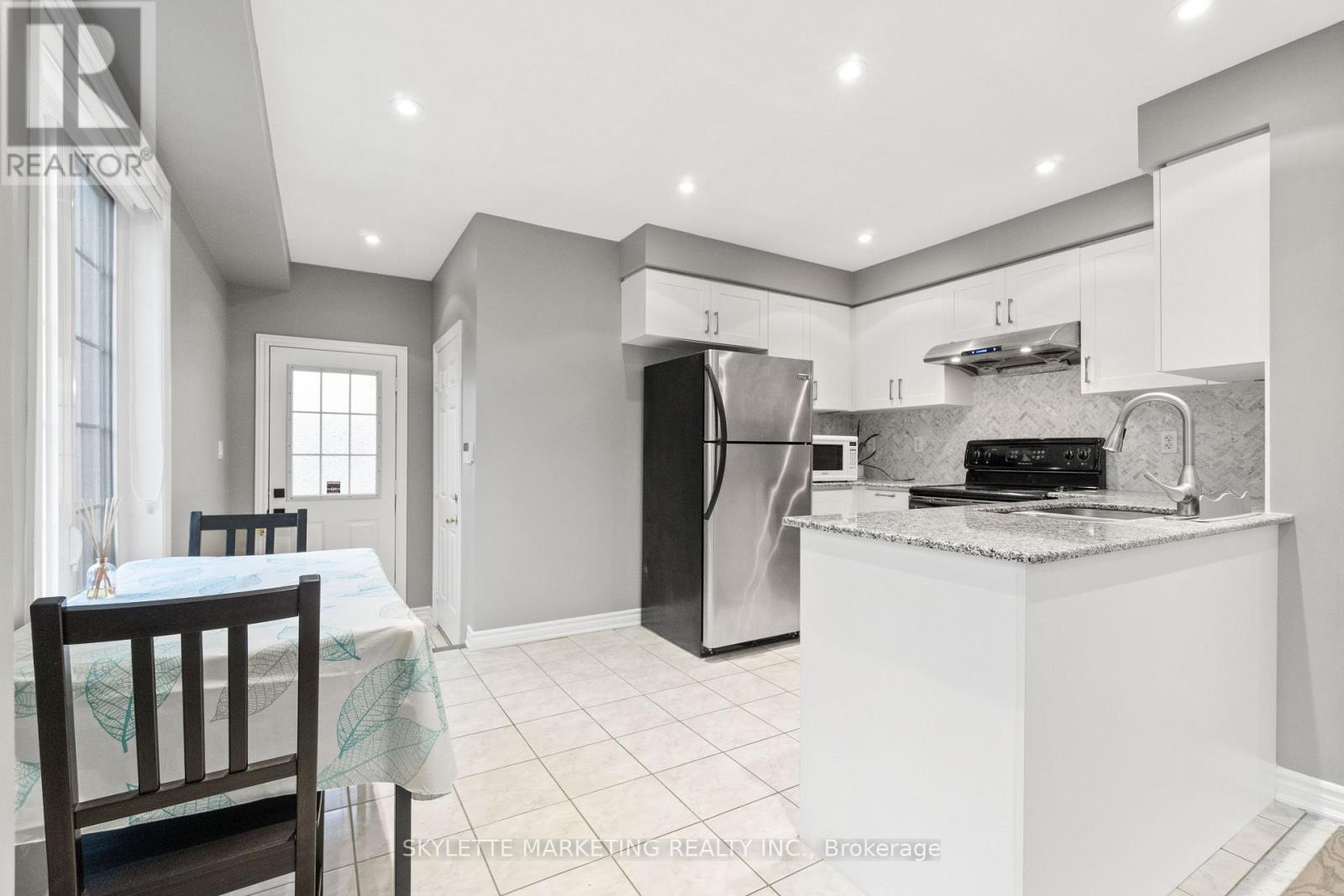 377 Caboto Trail, Markham (Village Green-South Unionville), Ontario  L3R 5G6 - Photo 11 - N12925872