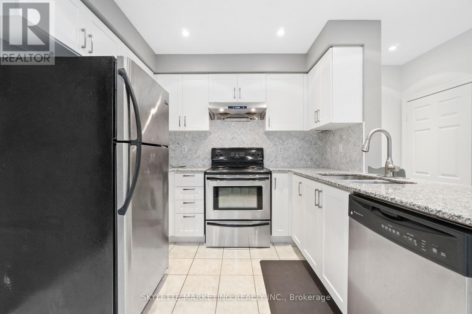 377 Caboto Trail, Markham (Village Green-South Unionville), Ontario  L3R 5G6 - Photo 12 - N12925872