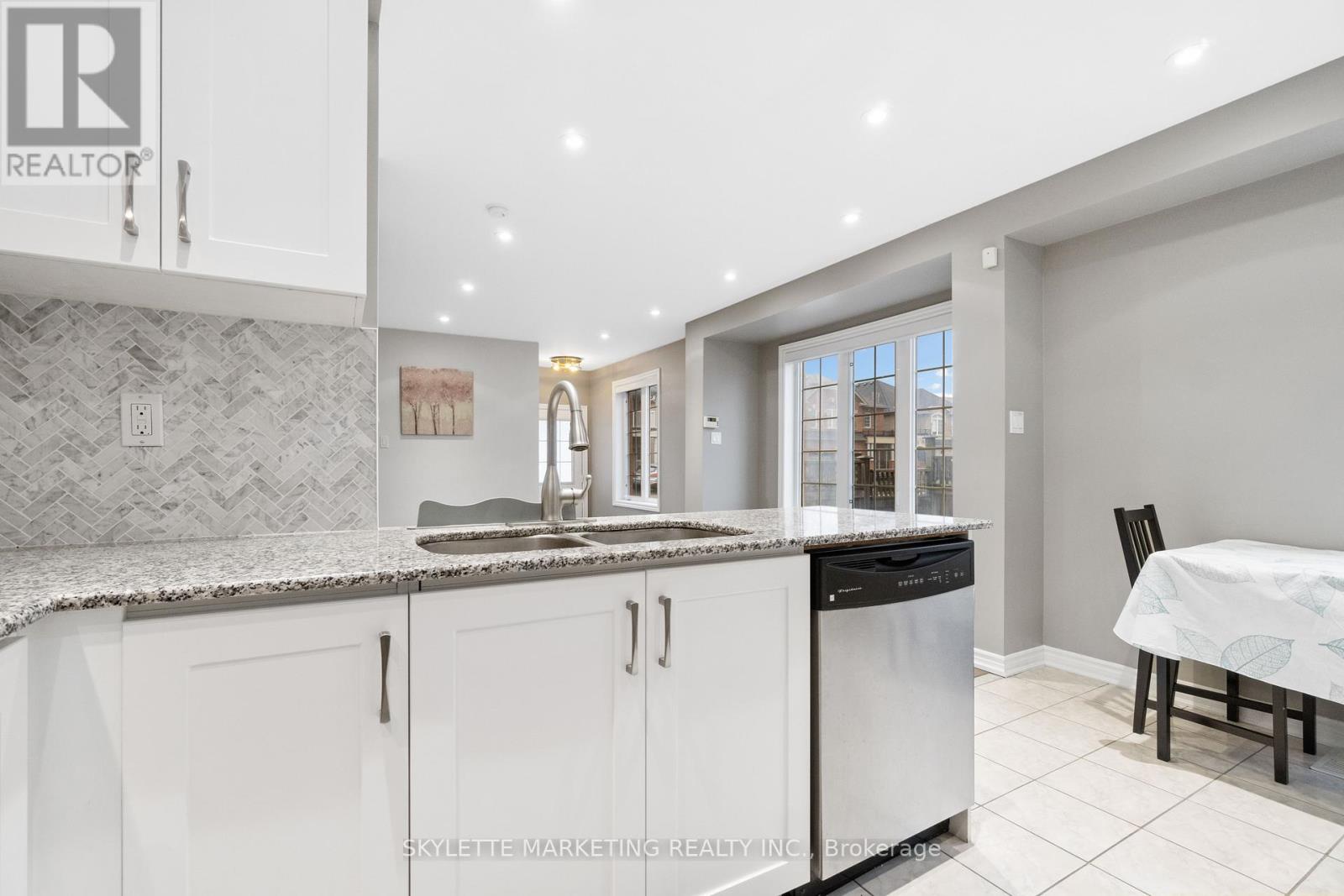 377 Caboto Trail, Markham (Village Green-South Unionville), Ontario  L3R 5G6 - Photo 13 - N12925872