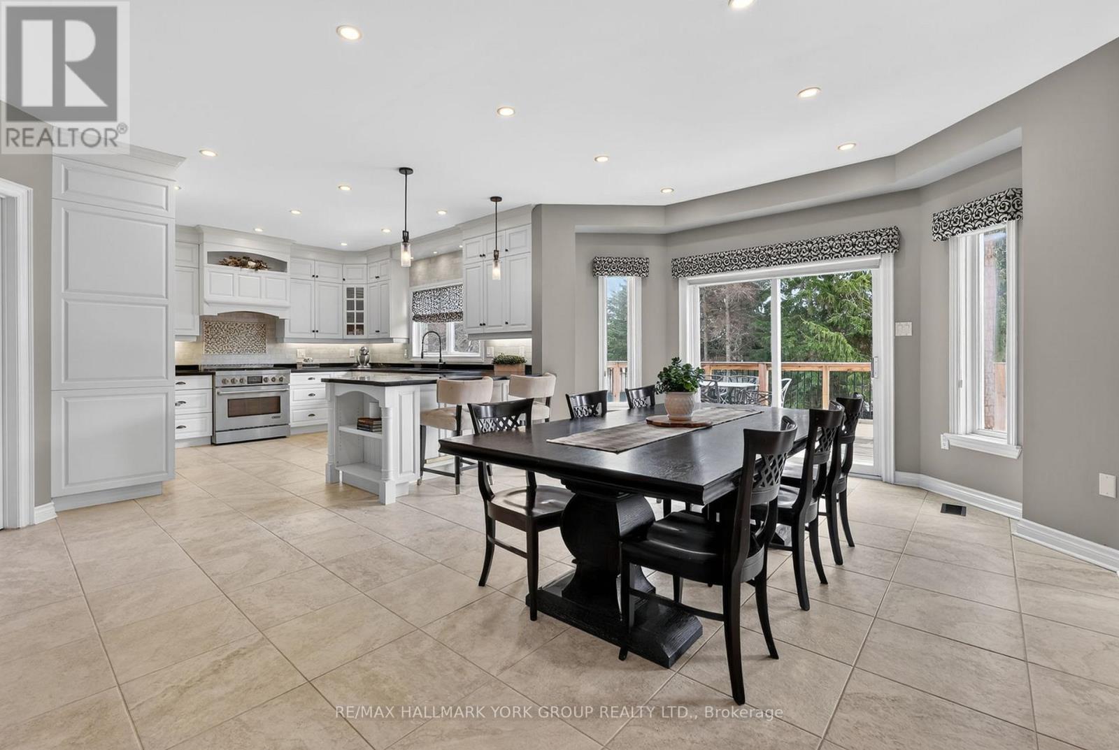 290 Binns Avenue, Newmarket, Ontario  L3X 1T6 - Photo 2 - N12925916