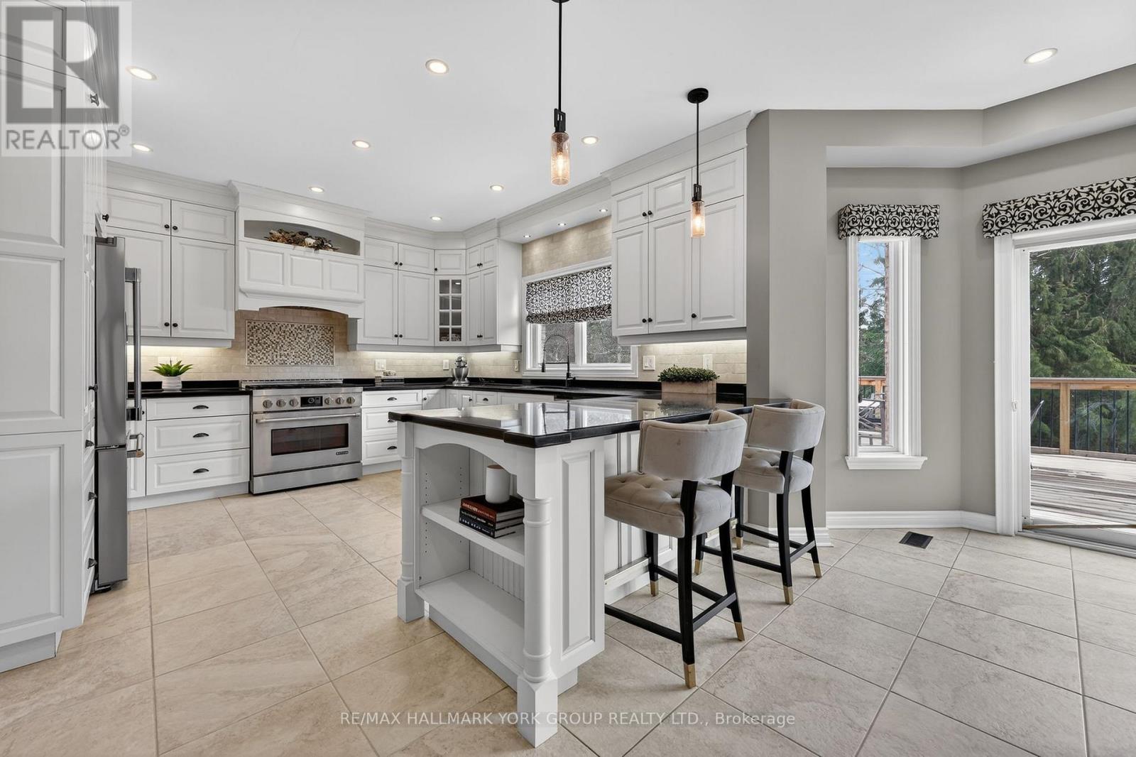 290 Binns Avenue, Newmarket, Ontario  L3X 1T6 - Photo 4 - N12925916