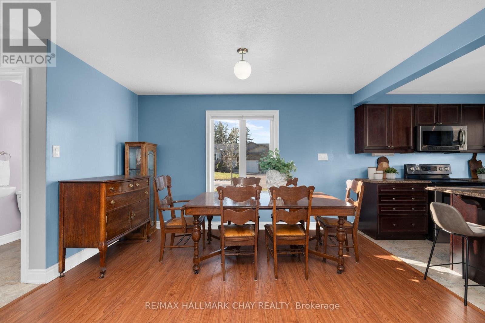 9 Mancini Drive, Essa (Angus), Ontario  L0M 1B1 - Photo 10 - N12926006