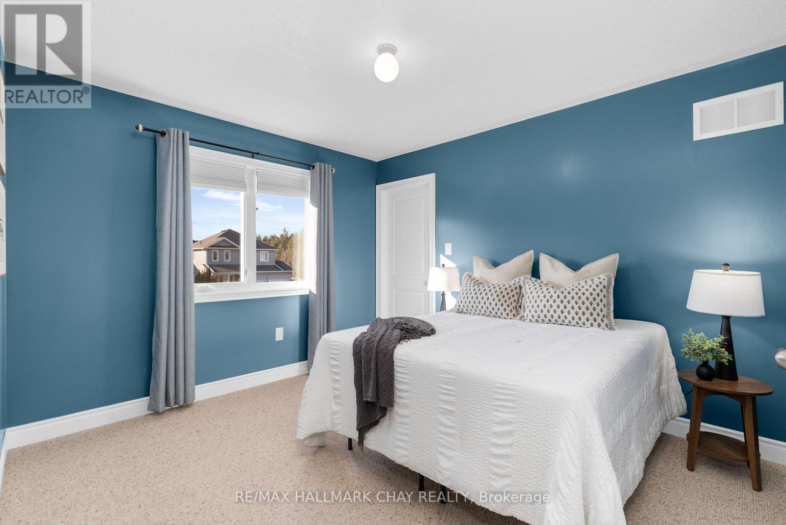 9 Mancini Drive, Essa (Angus), Ontario  L0M 1B1 - Photo 18 - N12926006