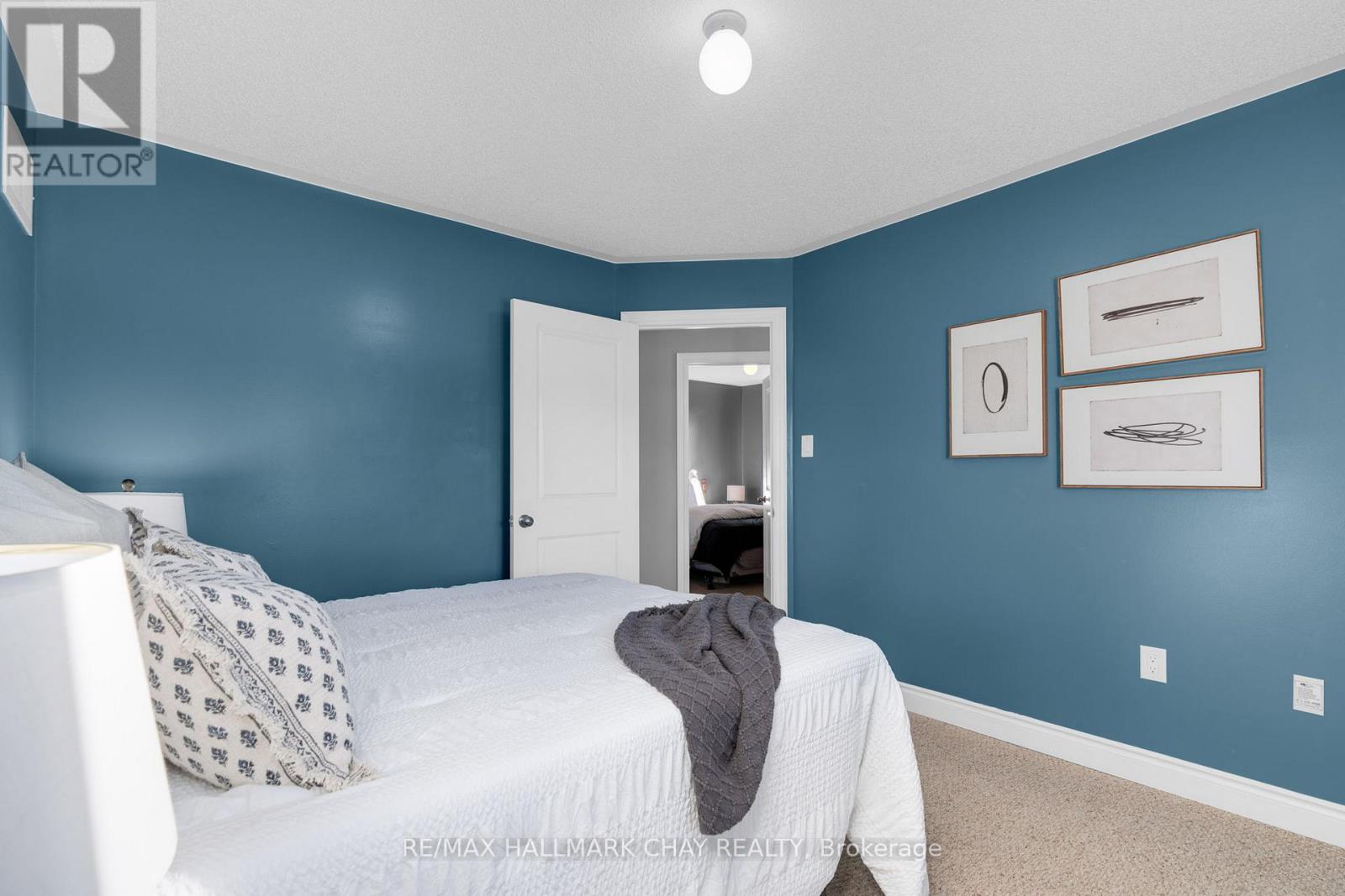 9 Mancini Drive, Essa (Angus), Ontario  L0M 1B1 - Photo 19 - N12926006