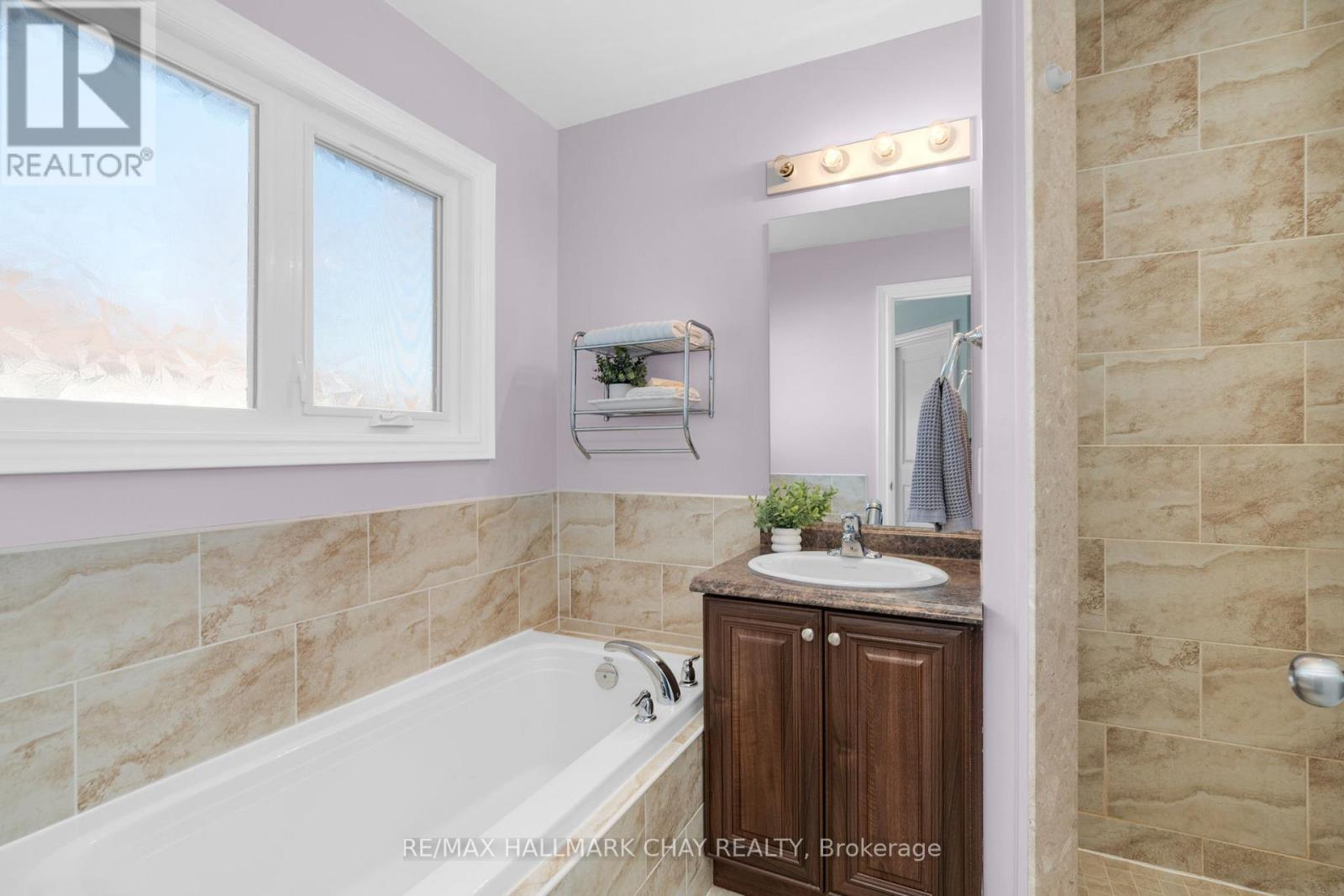 9 Mancini Drive, Essa (Angus), Ontario  L0M 1B1 - Photo 24 - N12926006