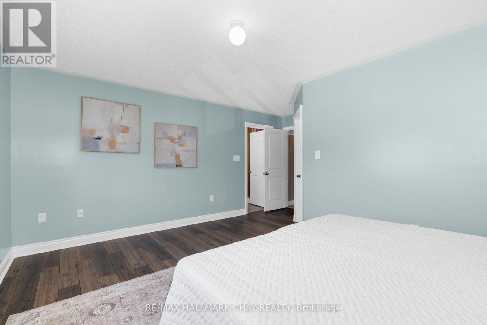 9 Mancini Drive, Essa (Angus), Ontario  L0M 1B1 - Photo 25 - N12926006