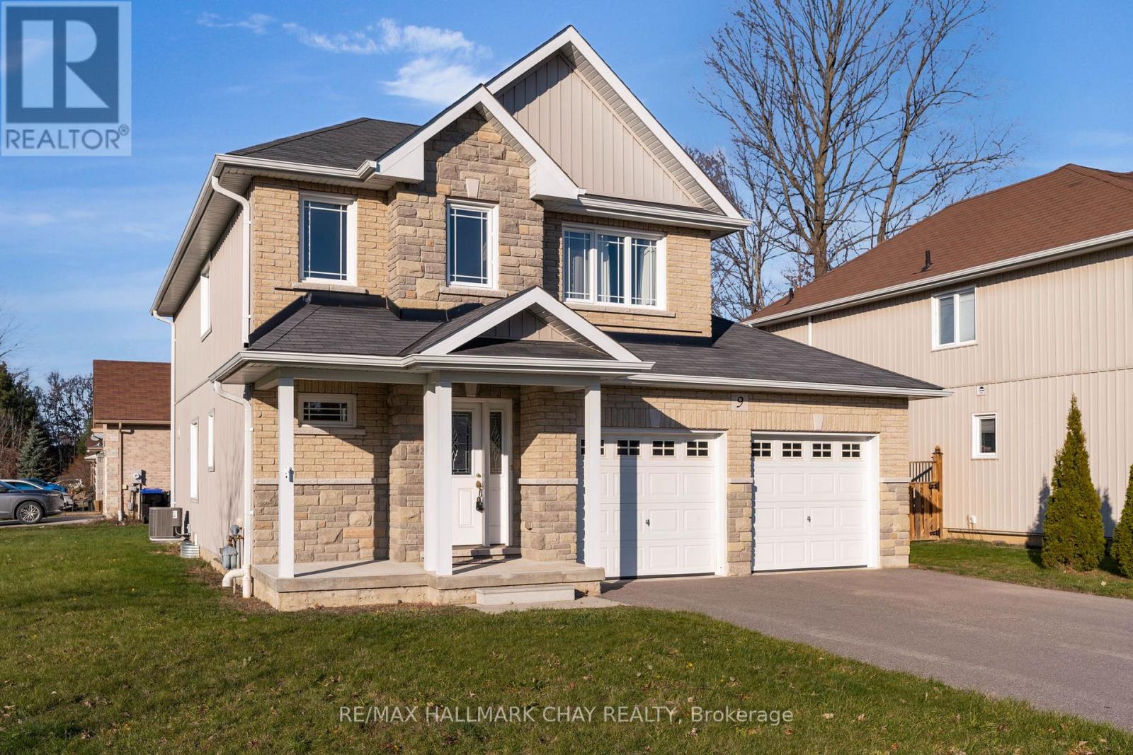 9 Mancini Drive, Essa (Angus), Ontario  L0M 1B1 - Photo 4 - N12926006
