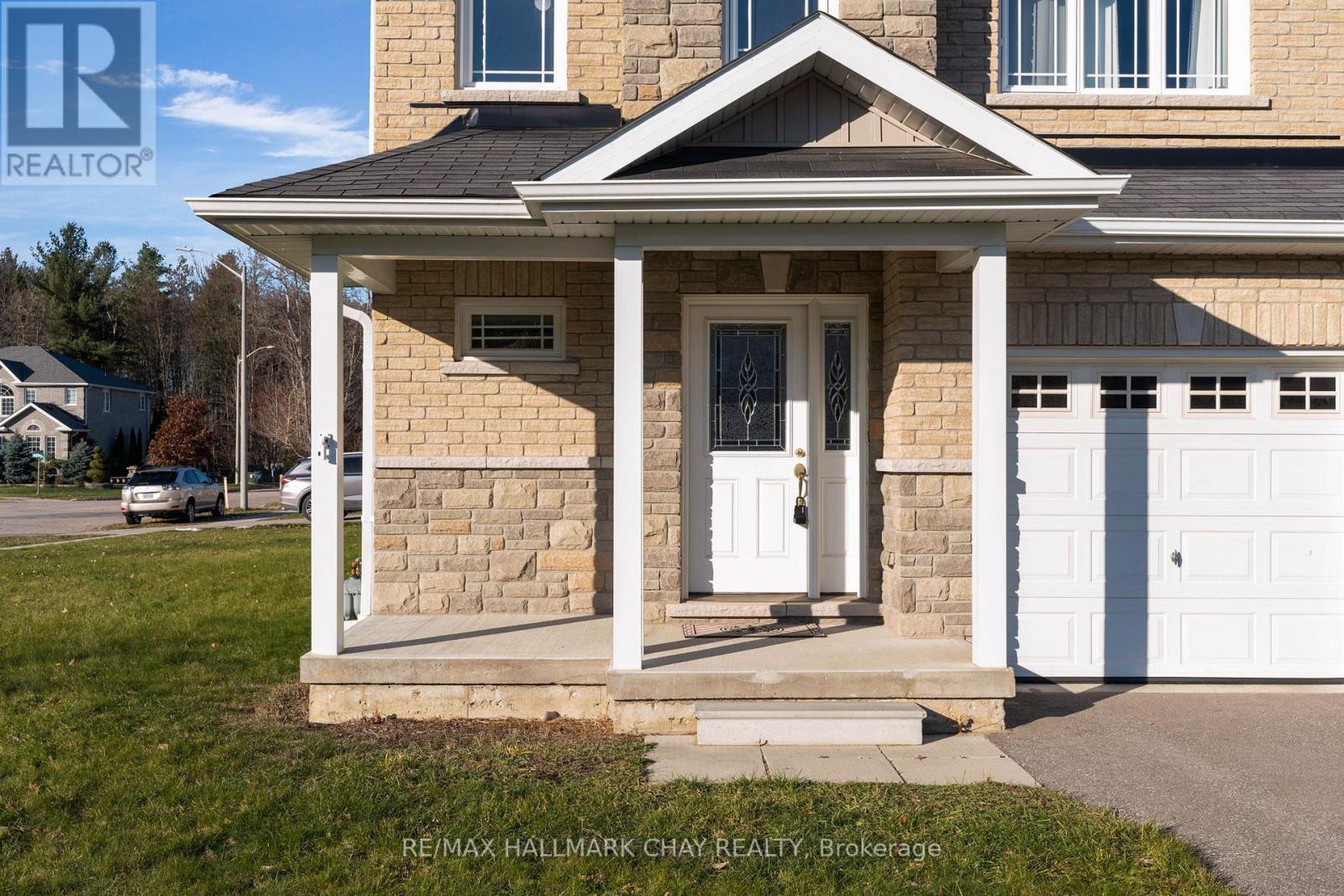 9 Mancini Drive, Essa (Angus), Ontario  L0M 1B1 - Photo 5 - N12926006