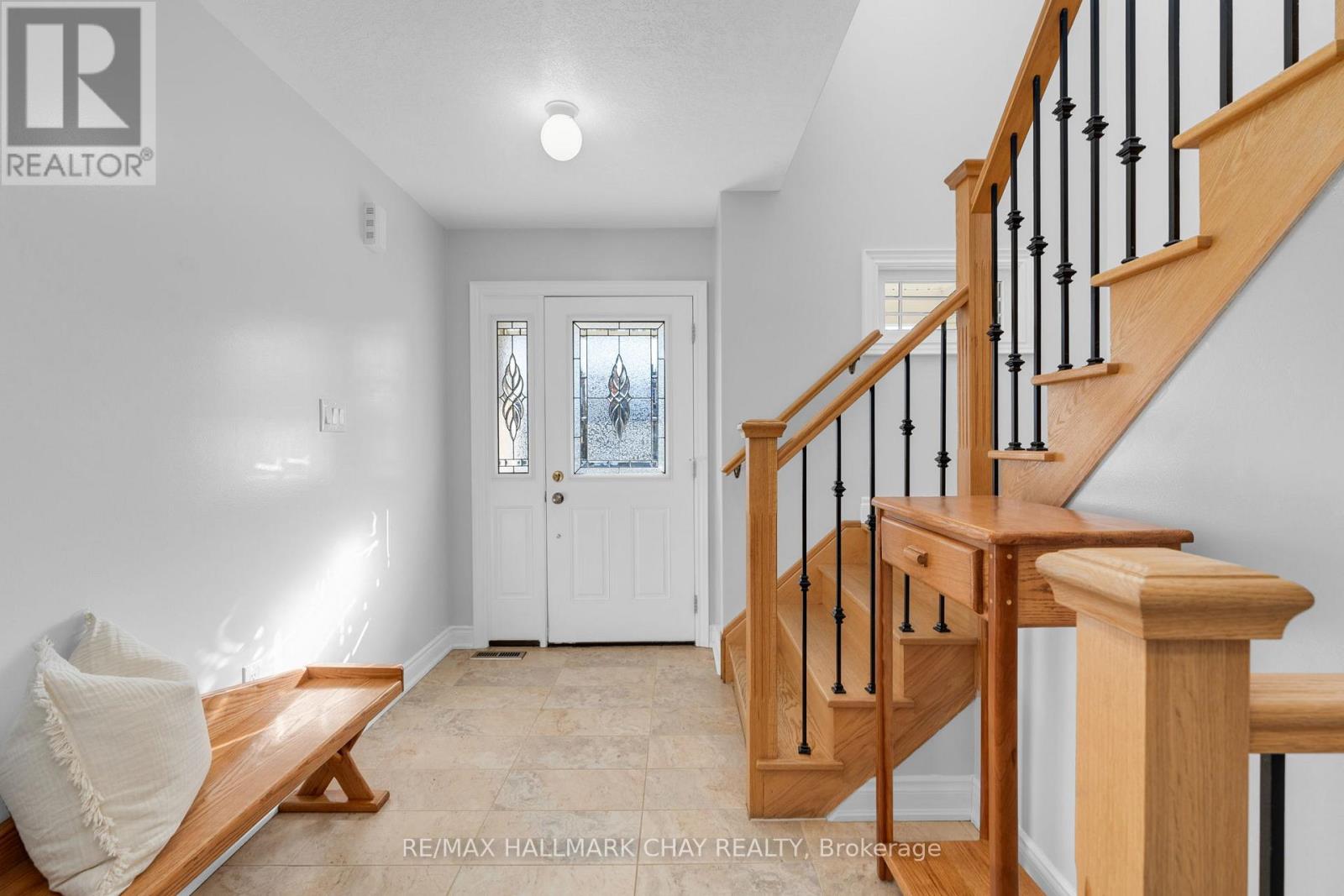 9 Mancini Drive, Essa (Angus), Ontario  L0M 1B1 - Photo 6 - N12926006