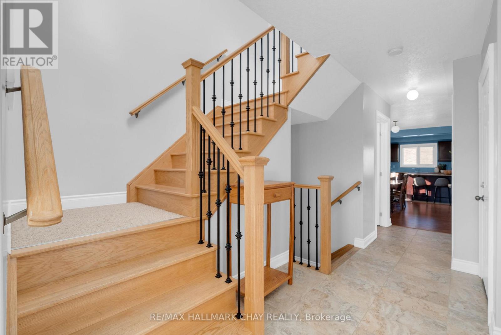 9 Mancini Drive, Essa (Angus), Ontario  L0M 1B1 - Photo 7 - N12926006