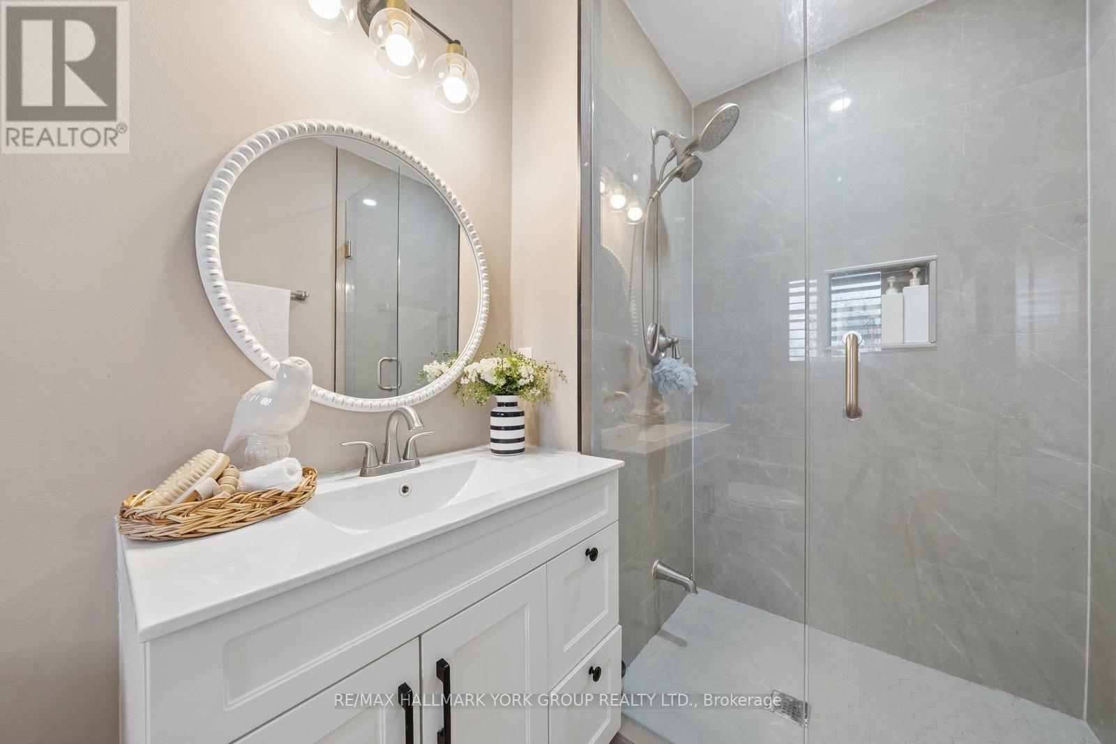 161 Mainprize Crescent, East Gwillimbury, Ontario  L0G 1M0 - Photo 13 - N12926020