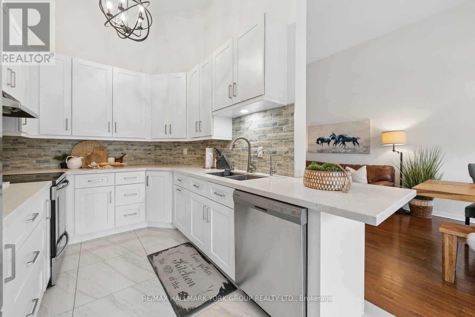 161 Mainprize Crescent, East Gwillimbury, Ontario  L0G 1M0 - Photo 7 - N12926020