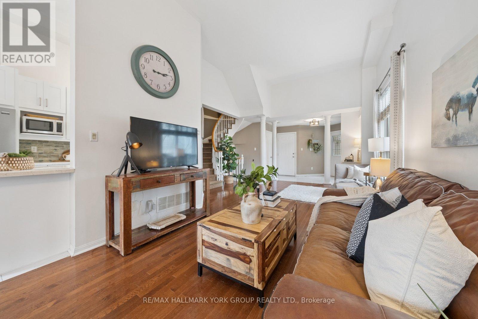 161 Mainprize Crescent, East Gwillimbury, Ontario  L0G 1M0 - Photo 8 - N12926020