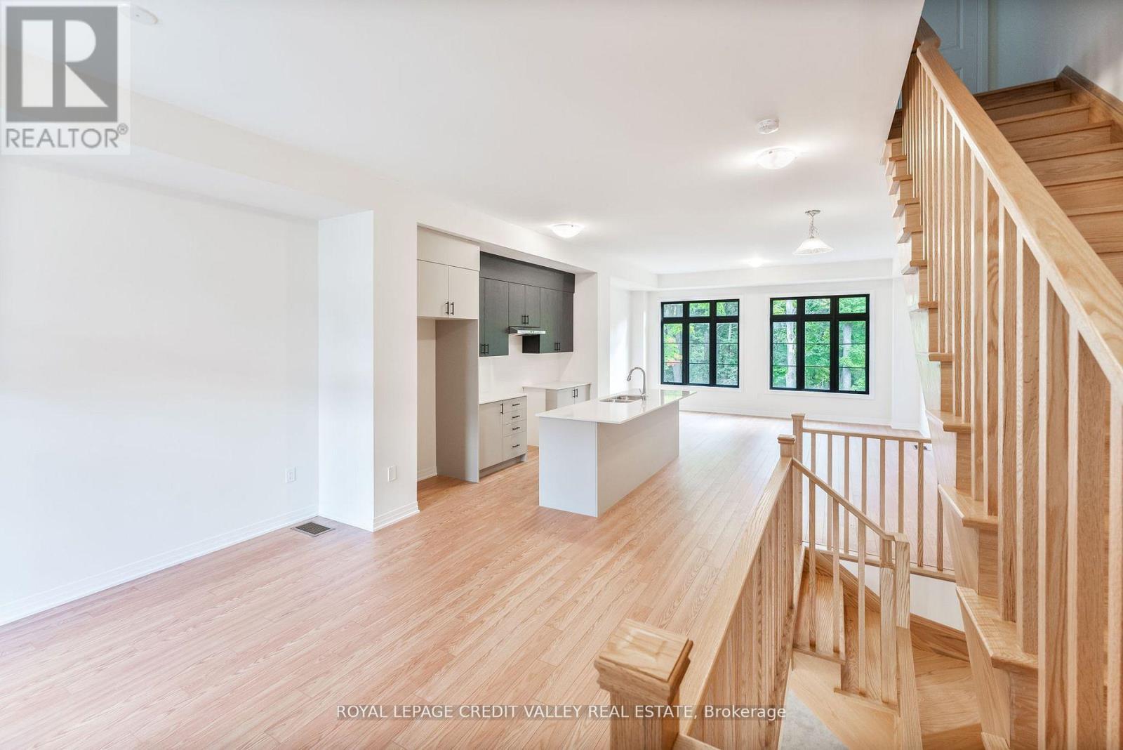 99 Archambault Way, Vaughan (Vellore Village), Ontario  L4L 1A6 - Photo 12 - N12926022