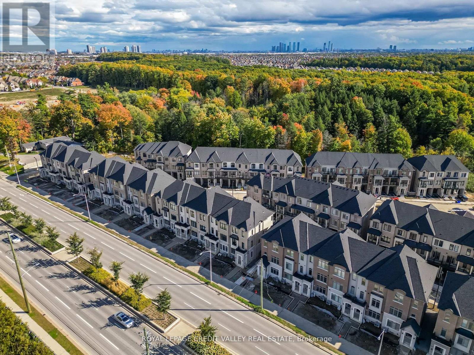 99 Archambault Way, Vaughan (Vellore Village), Ontario  L4L 1A6 - Photo 2 - N12926022