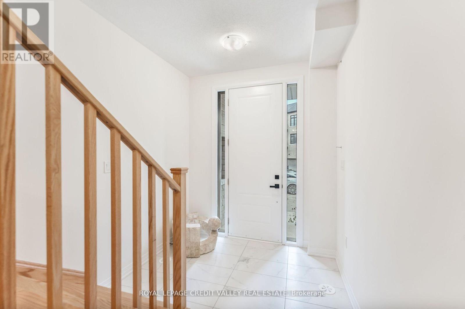 99 Archambault Way, Vaughan (Vellore Village), Ontario  L4L 1A6 - Photo 4 - N12926022