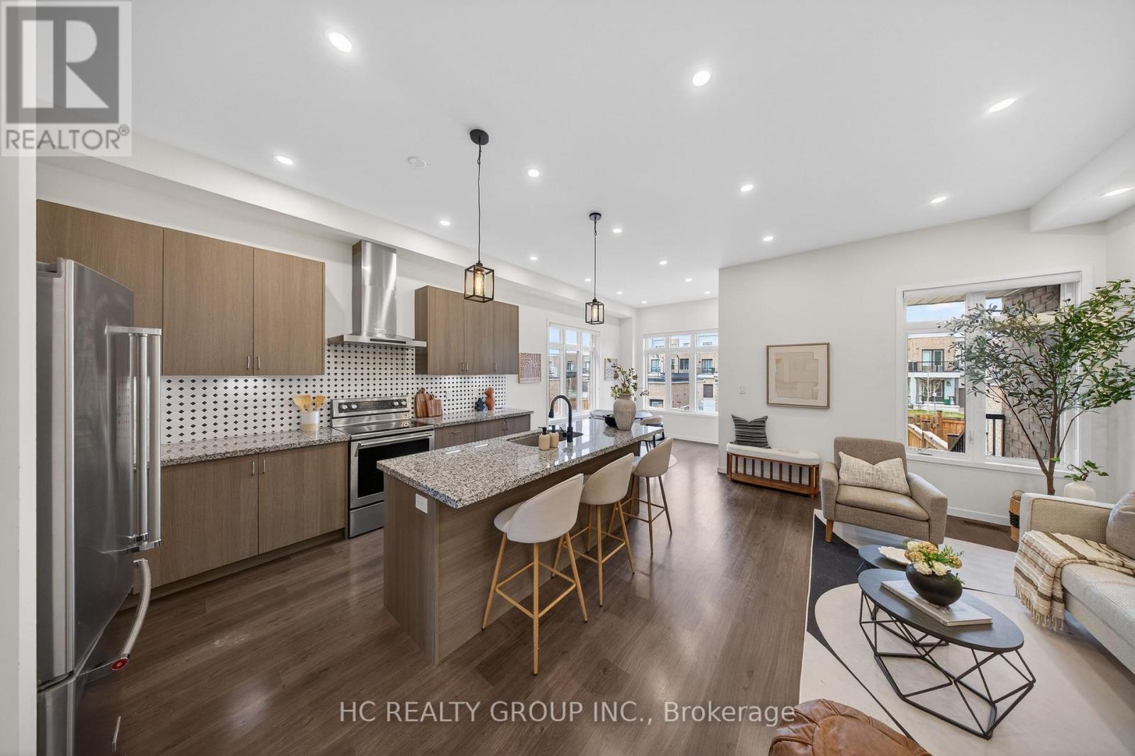 1240 WELLINGTON STREET E, Aurora, Ontario