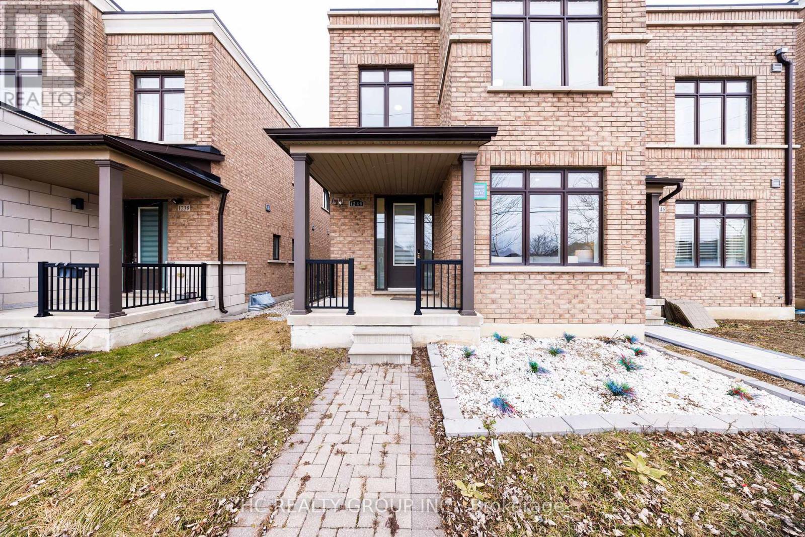 1240 Wellington Street E, Aurora, Ontario  L4G 2C9 - Photo 42 - N12926038