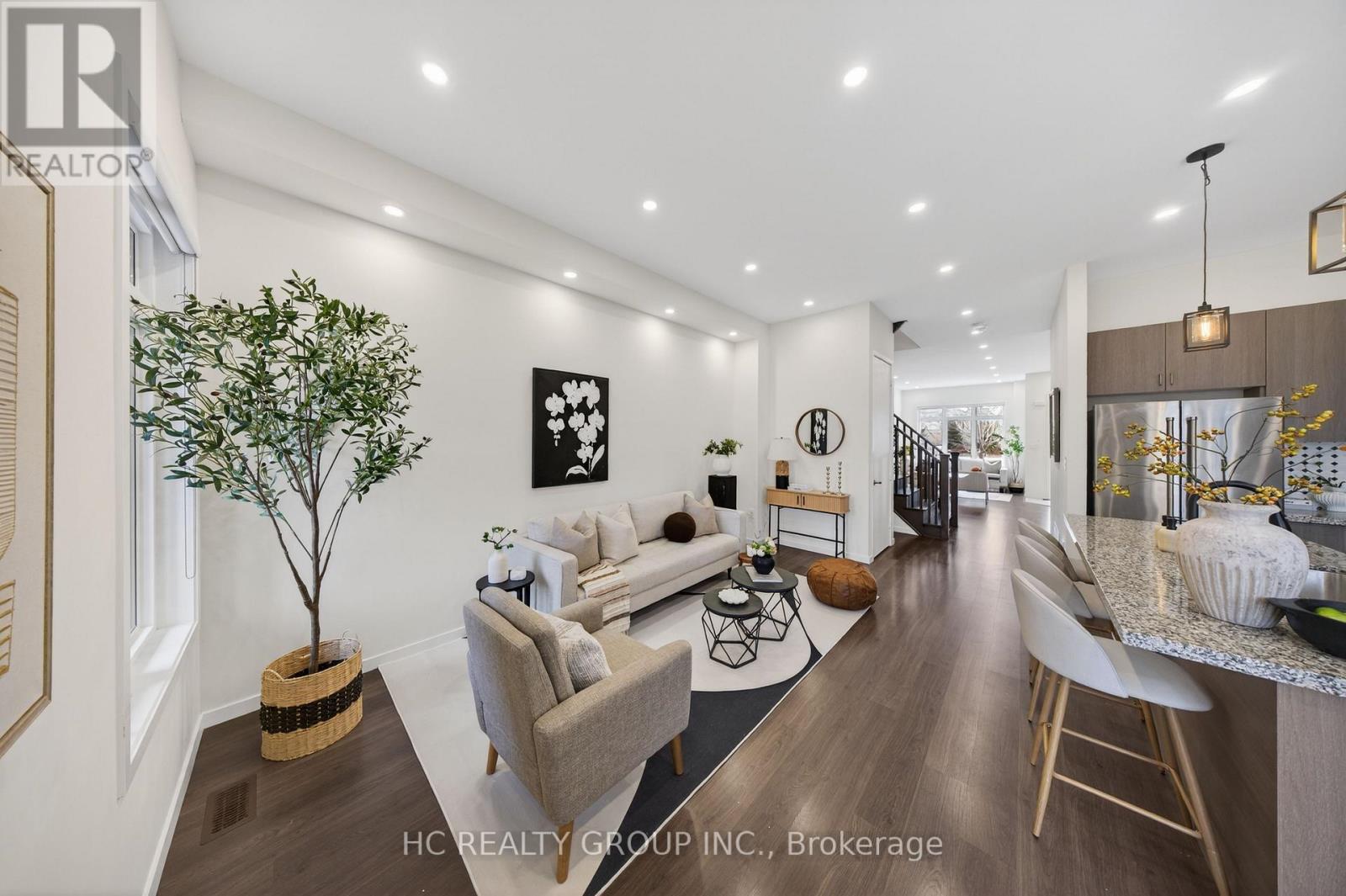 1240 Wellington Street E, Aurora, Ontario  L4G 2C9 - Photo 9 - N12926038