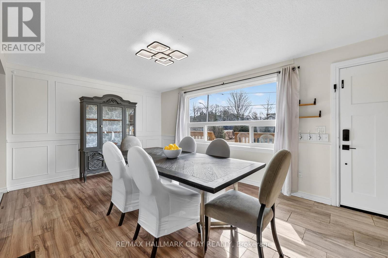 10 Wellington Street, Innisfil, Ontario  L0L 1L0 - Photo 2 - N12926042