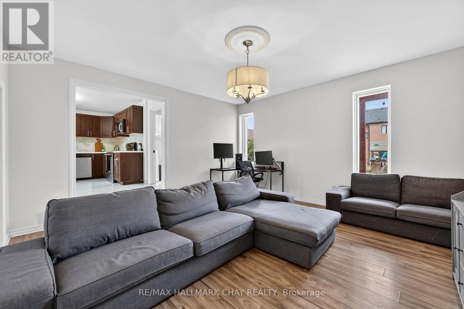 10 Wellington Street, Innisfil, Ontario  L0L 1L0 - Photo 5 - N12926042