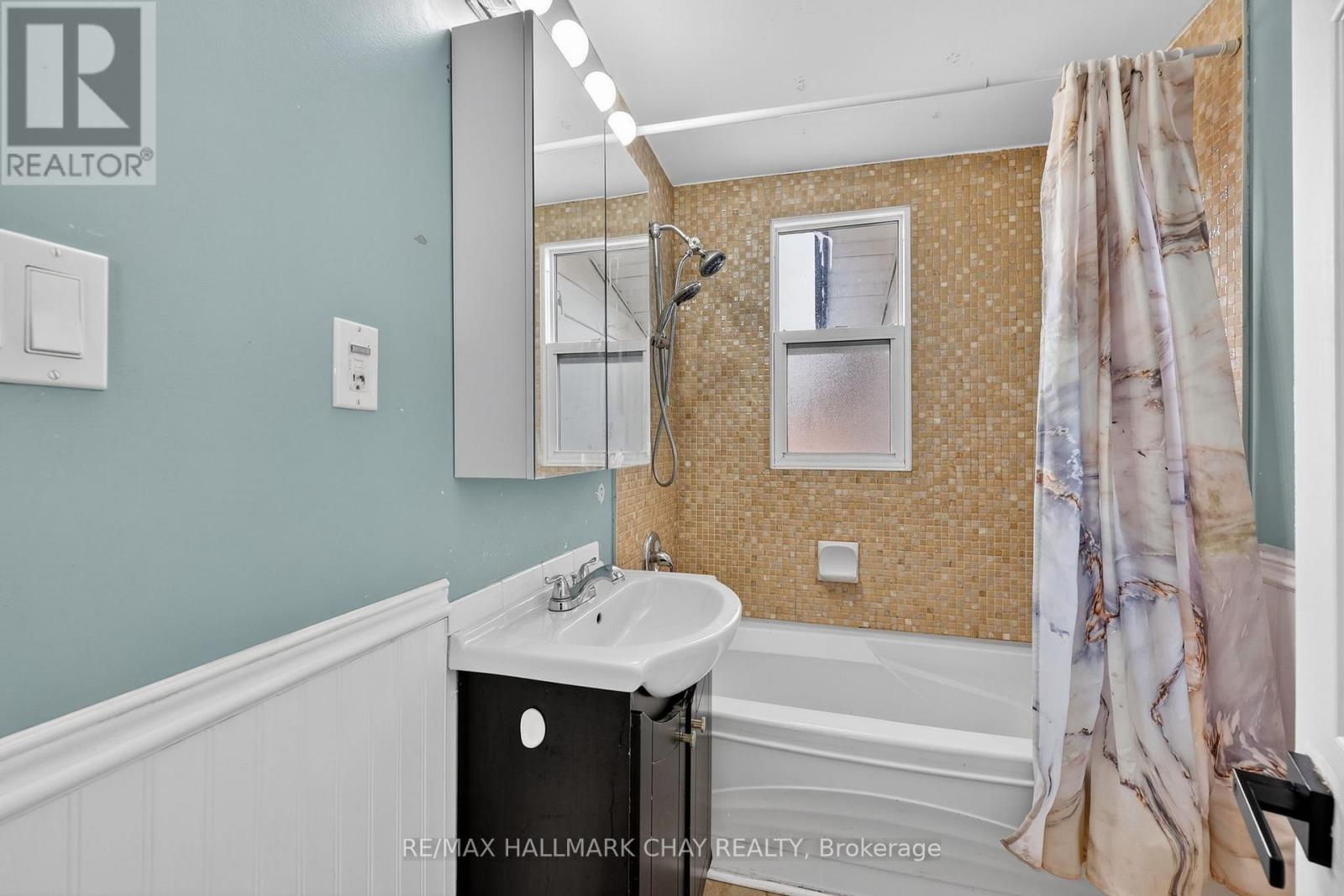 10 Wellington Street, Innisfil, Ontario  L0L 1L0 - Photo 9 - N12926042