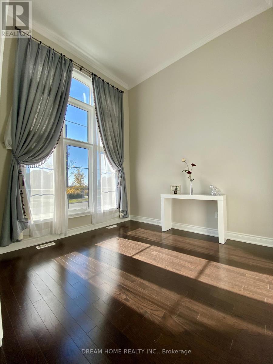 28 Larkin Avenue, King, Ontario  L7B 0N9 - Photo 2 - N12926044