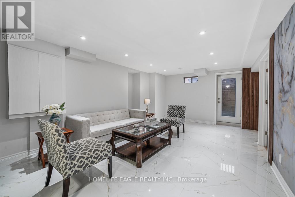 71 Woodhaven Avenue, Aurora, Ontario  L4G 3Y2 - Photo 21 - N12926060