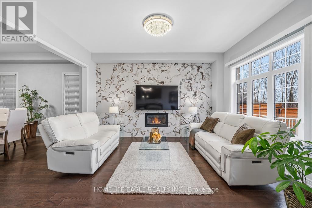 71 Woodhaven Avenue, Aurora, Ontario  L4G 3Y2 - Photo 6 - N12926060