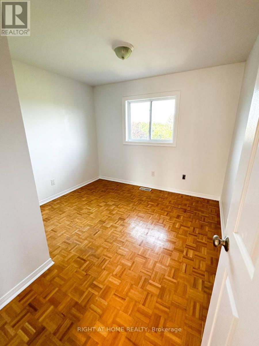 361 Gaston Place, Newmarket (Gorham-College Manor), Ontario  L3Y 8M4 - Photo 10 - N12926070