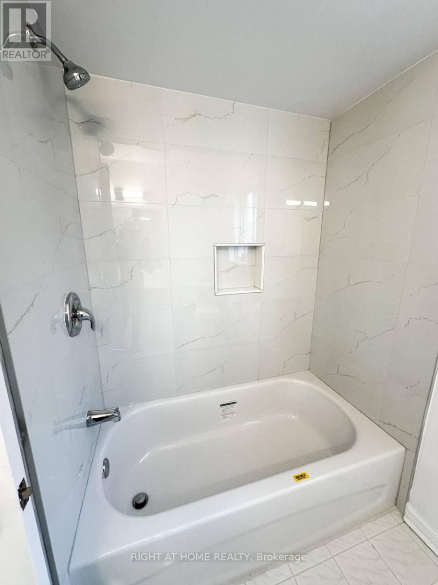 361 Gaston Place, Newmarket (Gorham-College Manor), Ontario  L3Y 8M4 - Photo 13 - N12926070