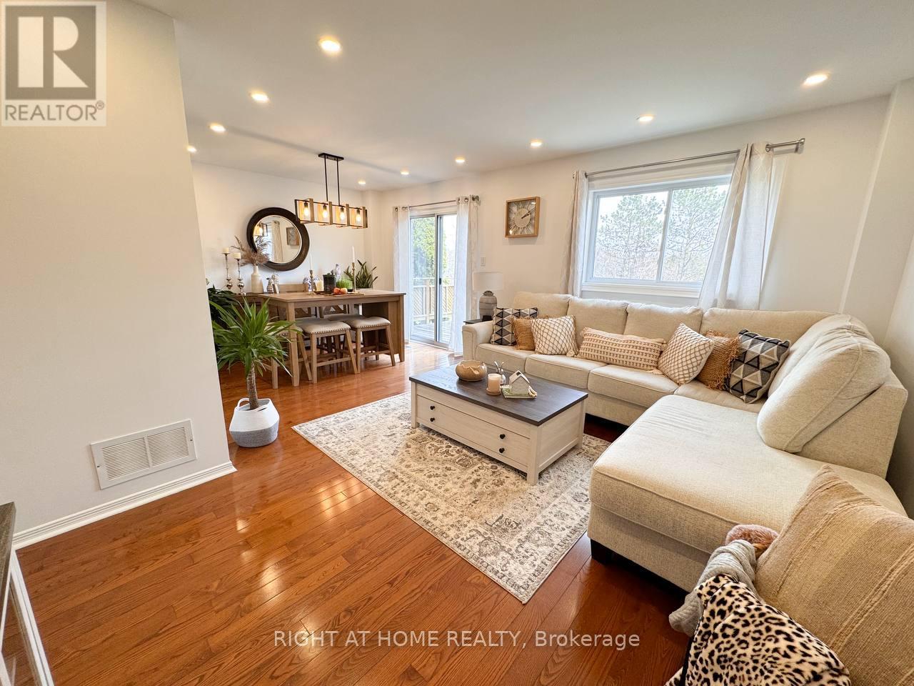 361 Gaston Place, Newmarket (Gorham-College Manor), Ontario  L3Y 8M4 - Photo 2 - N12926070