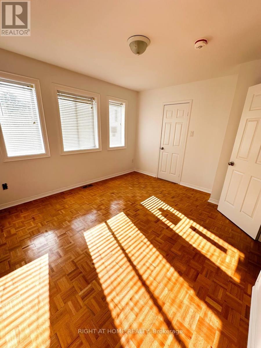 361 Gaston Place, Newmarket (Gorham-College Manor), Ontario  L3Y 8M4 - Photo 9 - N12926070