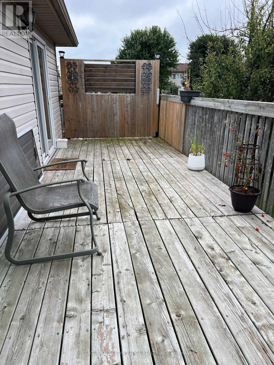 Upper - 23 Dunsmore Lane, Barrie, Ontario  L4M 7A1 - Photo 12 - S12926058