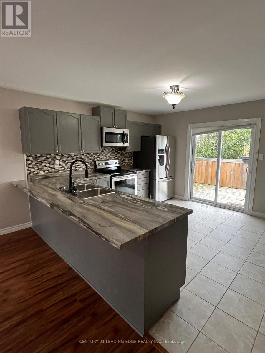 Upper - 23 Dunsmore Lane, Barrie, Ontario  L4M 7A1 - Photo 3 - S12926058