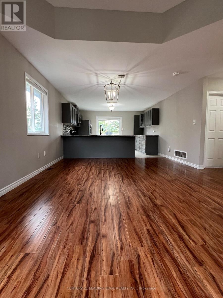 Upper - 23 Dunsmore Lane, Barrie, Ontario  L4M 7A1 - Photo 6 - S12926058