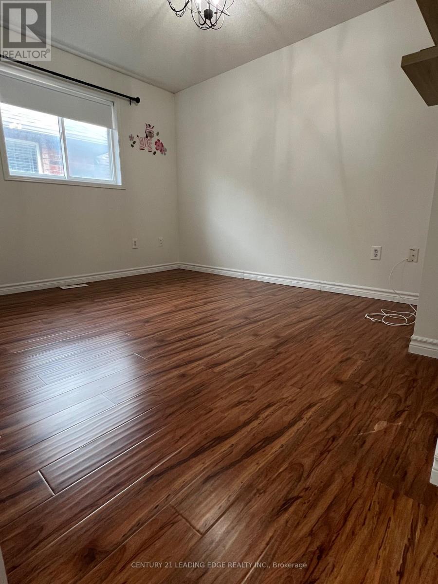 Upper - 23 Dunsmore Lane, Barrie, Ontario  L4M 7A1 - Photo 8 - S12926058