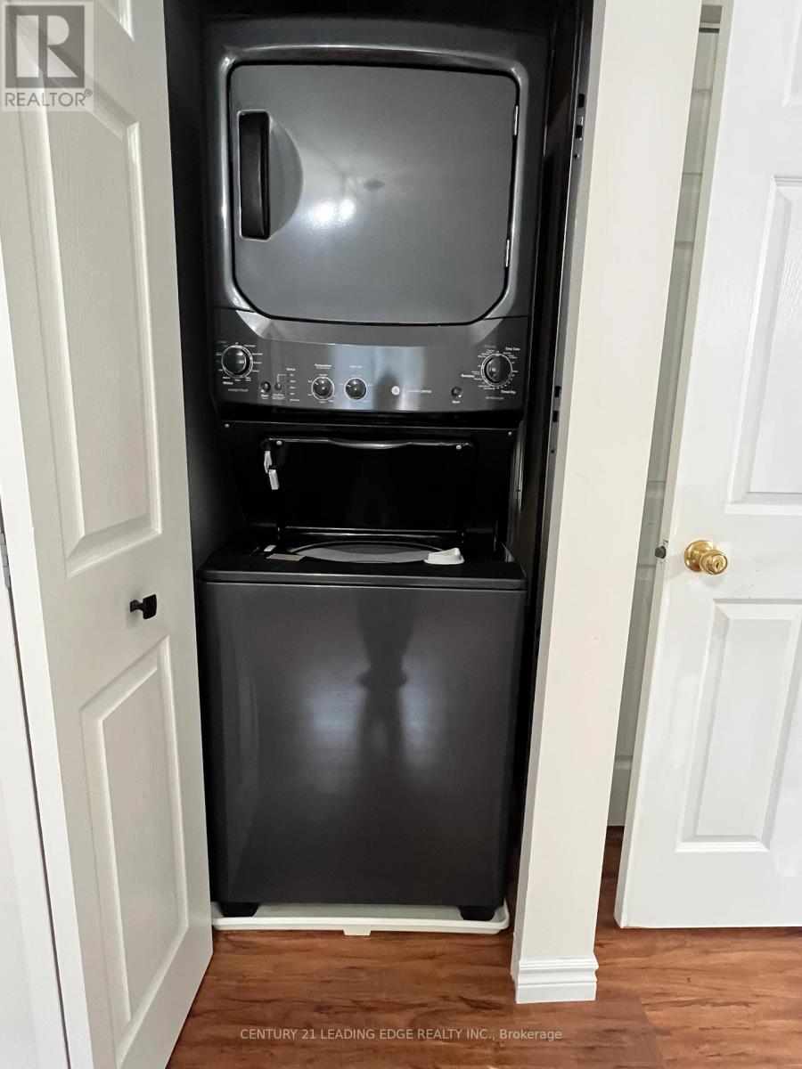 Upper - 23 Dunsmore Lane, Barrie, Ontario  L4M 7A1 - Photo 9 - S12926058