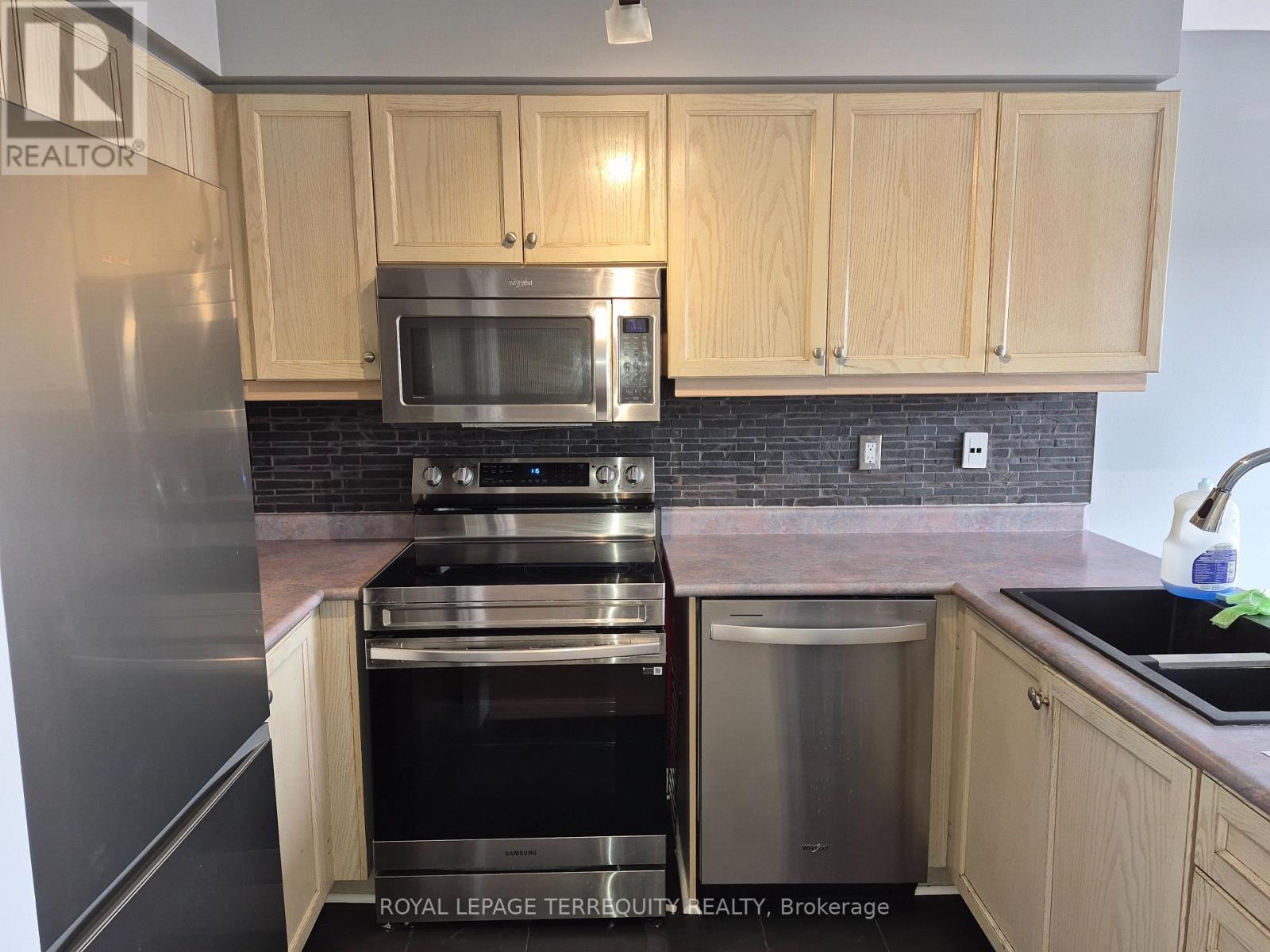 284 Pinnacle Trail, Aurora, Ontario  L4G 7G2 - Photo 3 - N12892708