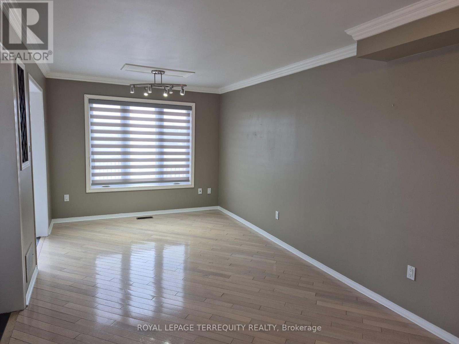 284 Pinnacle Trail, Aurora, Ontario  L4G 7G2 - Photo 9 - N12892708