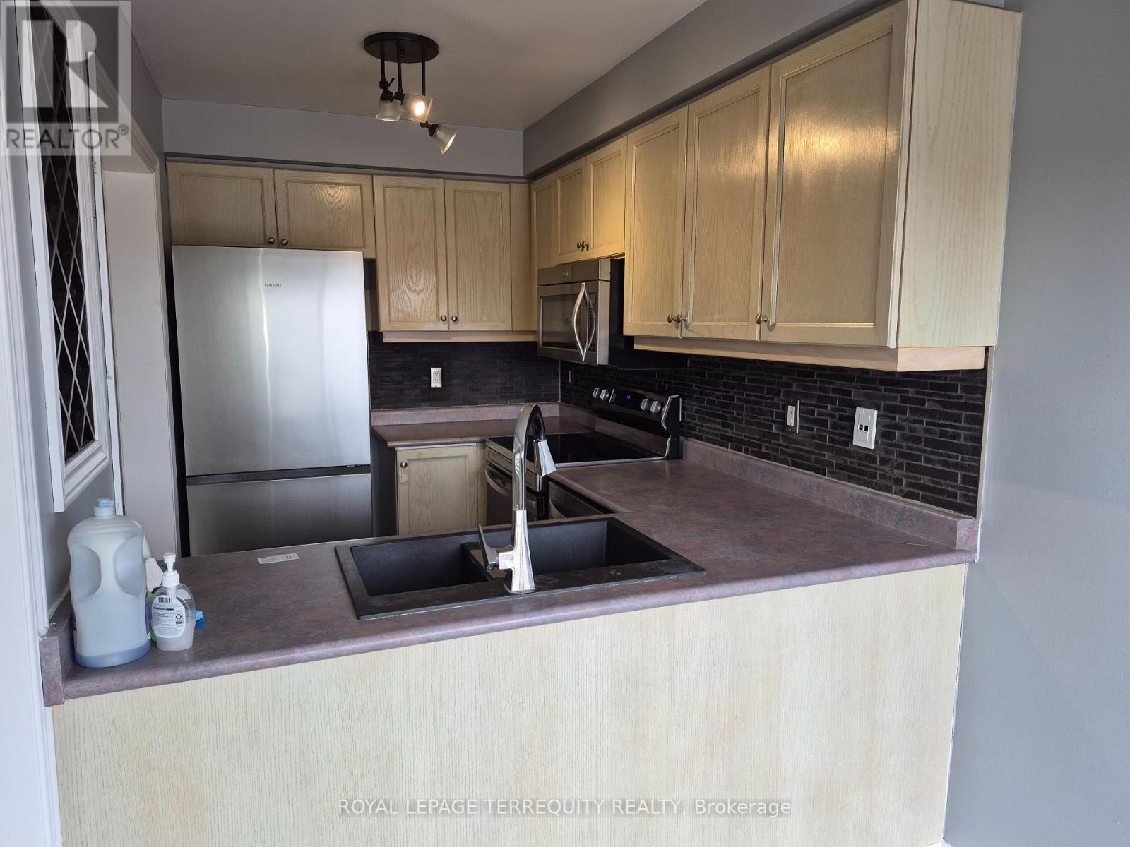 284 Pinnacle Trail, Aurora, Ontario  L4G 7G2 - Photo 4 - N12892708