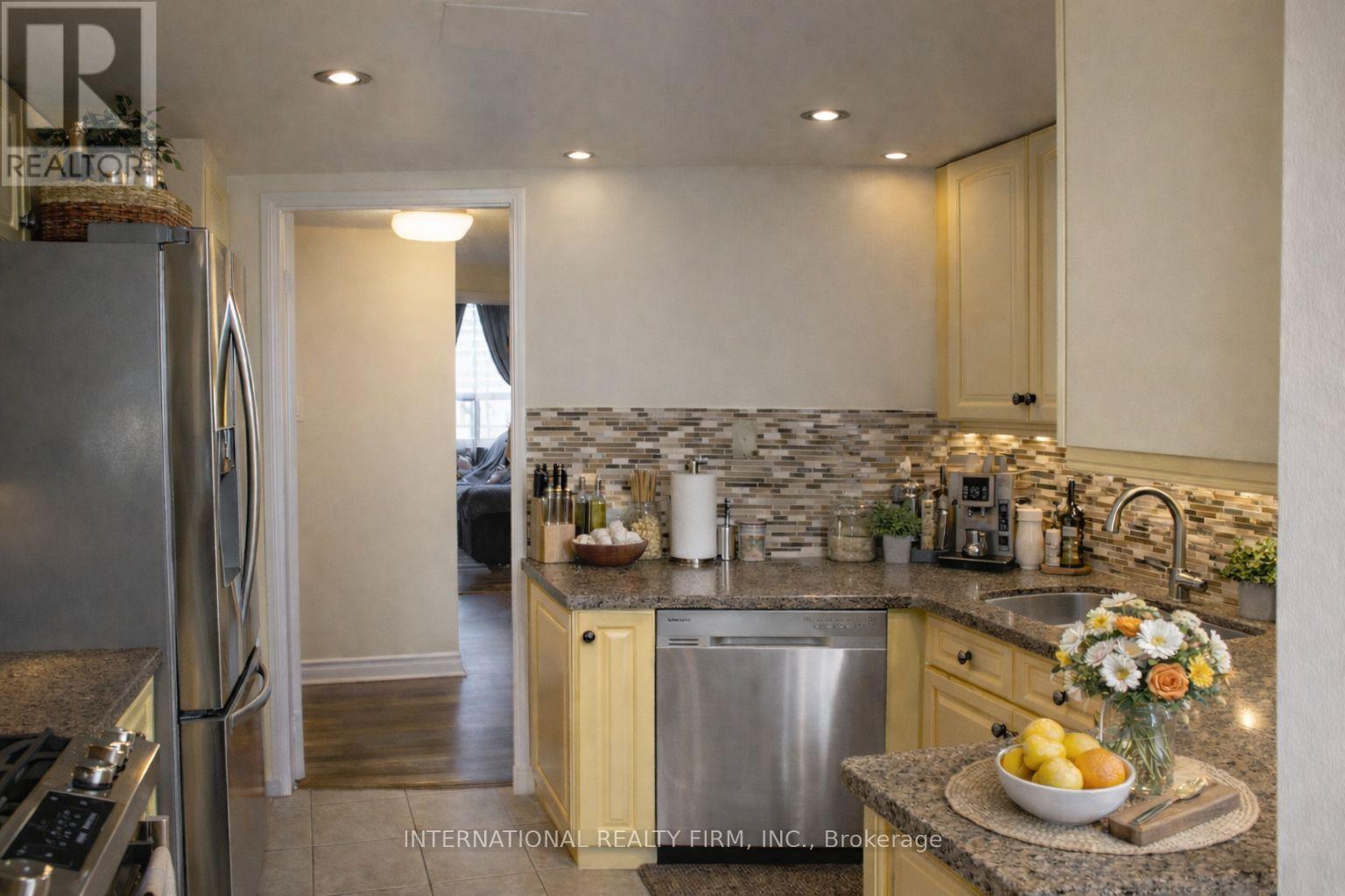 2201 - 3650 Kaneff Crescent, Mississauga, Ontario  L5A 4A1 - Photo 7 - W12925912