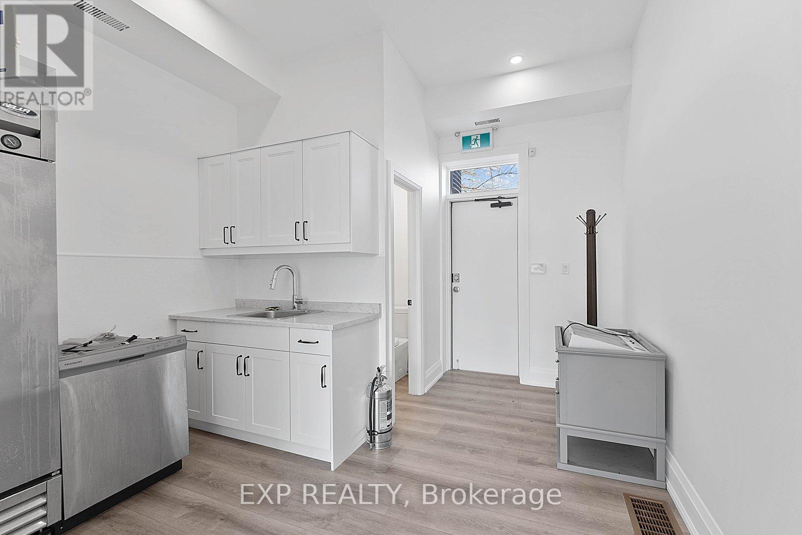 514a Evans Avenue, Toronto, Ontario  M8W 2T7 - Photo 15 - W12926008