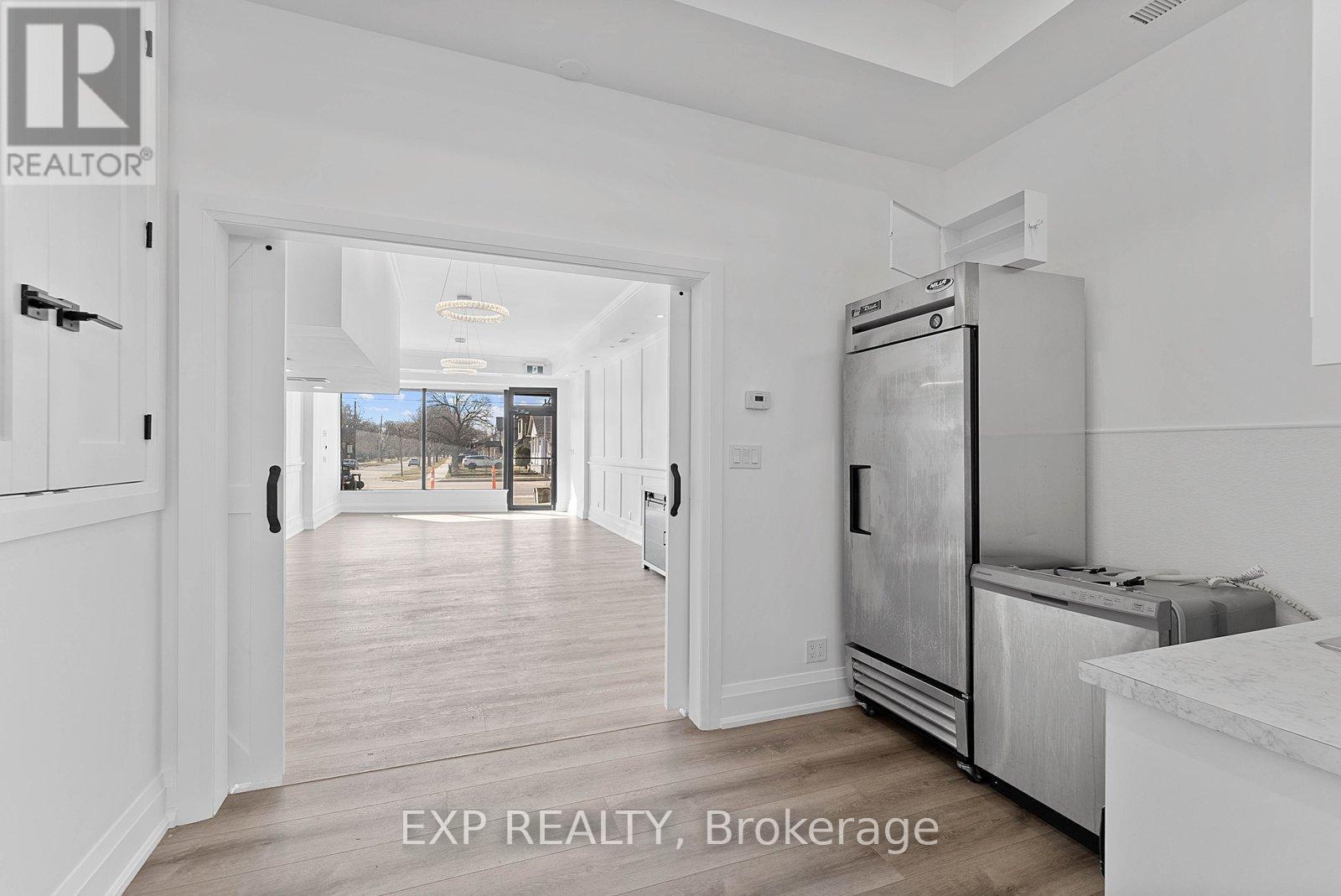 514a Evans Avenue, Toronto, Ontario  M8W 2T7 - Photo 16 - W12926008