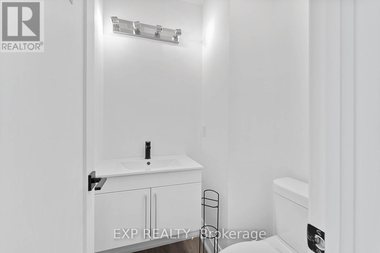 514a Evans Avenue, Toronto, Ontario  M8W 2T7 - Photo 17 - W12926008