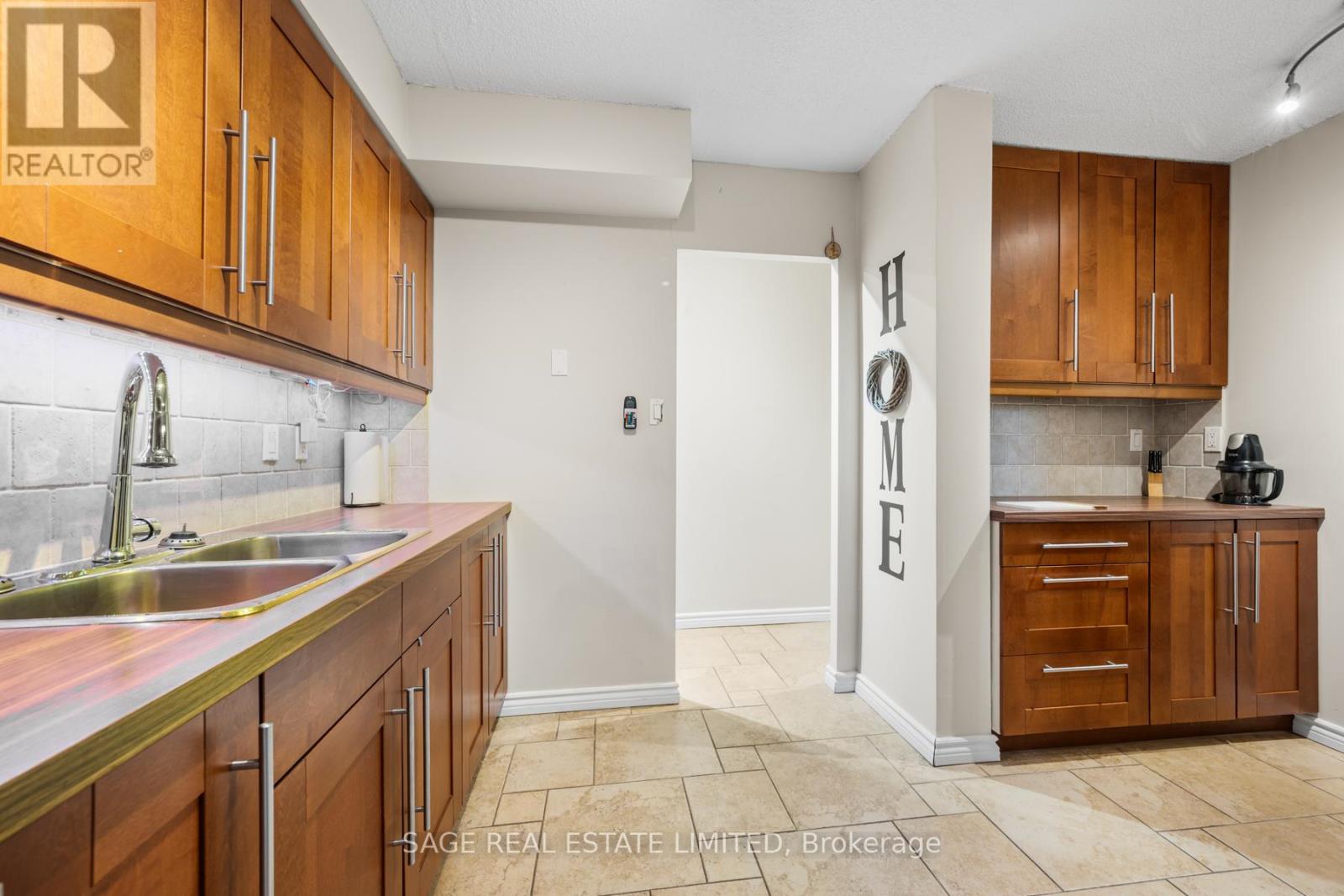 802 - 975 Warwick Court, Burlington, Ontario  L7T 3Z7 - Photo 10 - W12926028